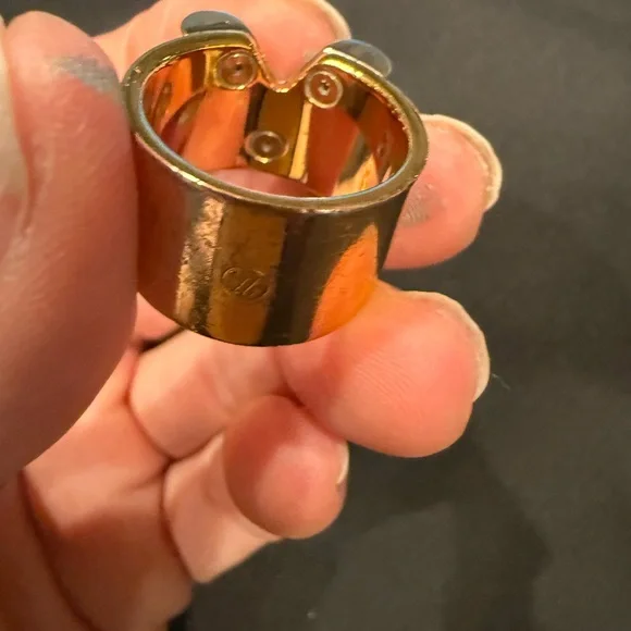 Louis Vuitton Essential V Ring Size 7/M - Picture 8 of 16